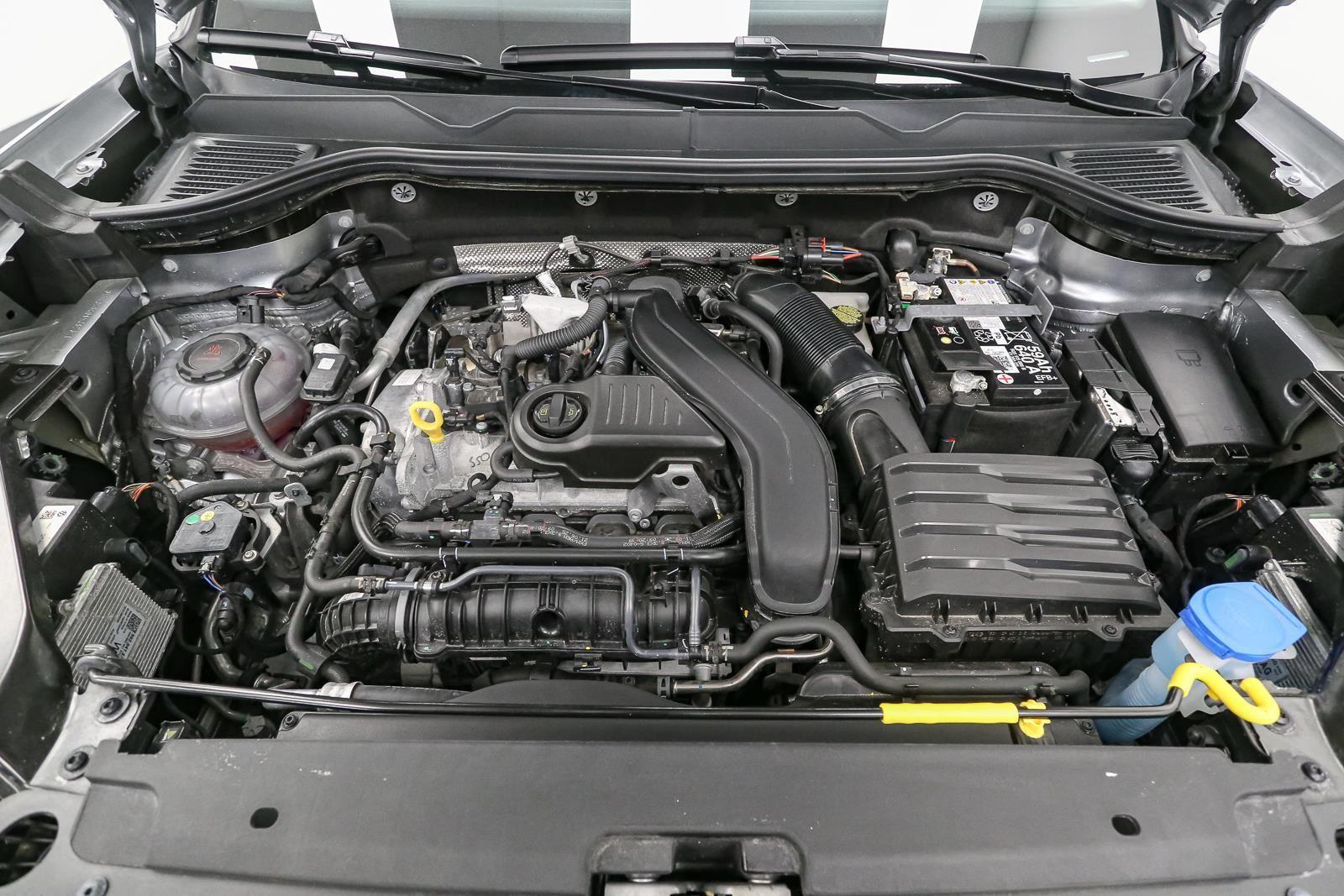 2025 Volkswagen Taos SEL - Photo 14