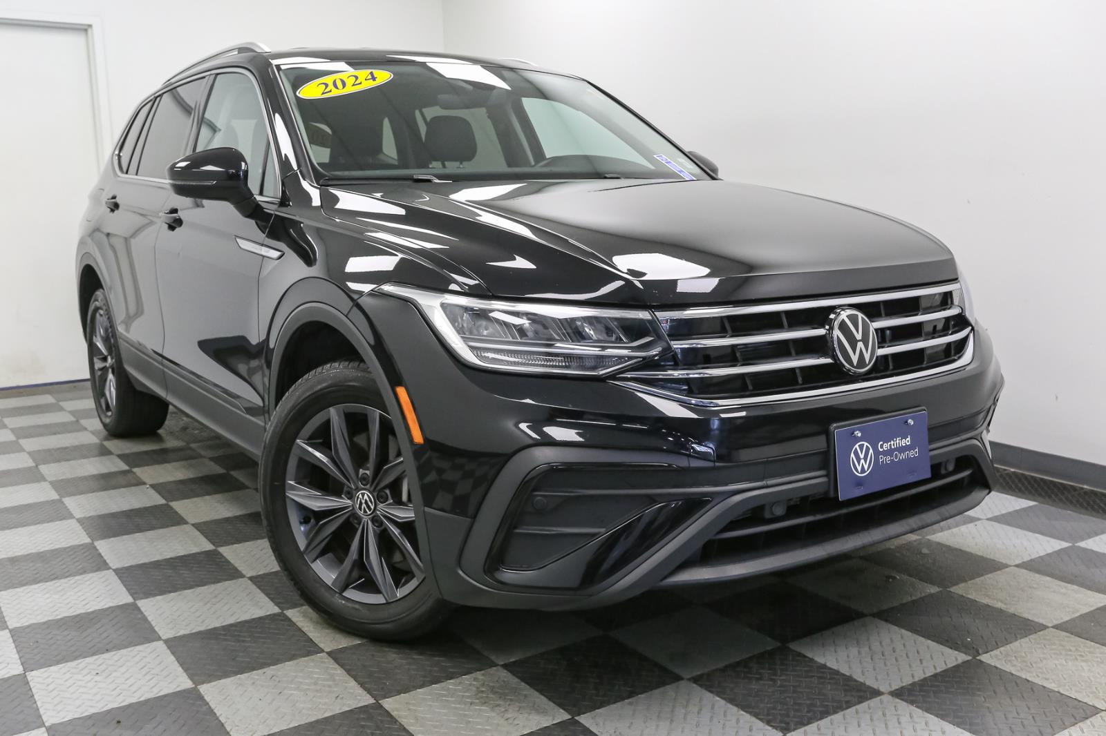 2024 Volkswagen Tiguan SE Wolfsburg Edition photo 2