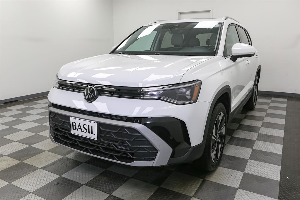 New 2025 Volkswagen Taos SE 4MOTION