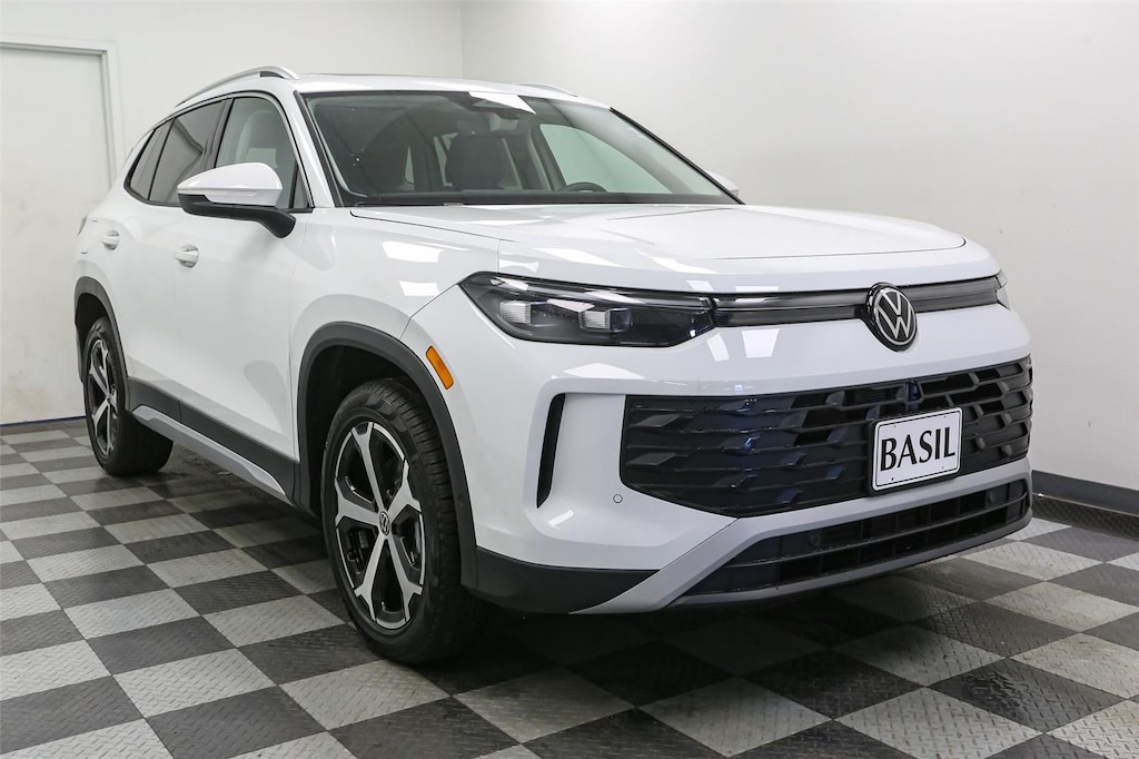 2026 Volkswagen Tiguan SE photo 2