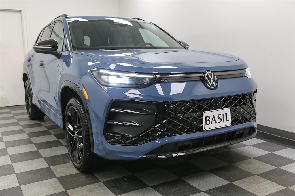 New 2025 Volkswagen Tiguan SE R-Line Black 4MOTION