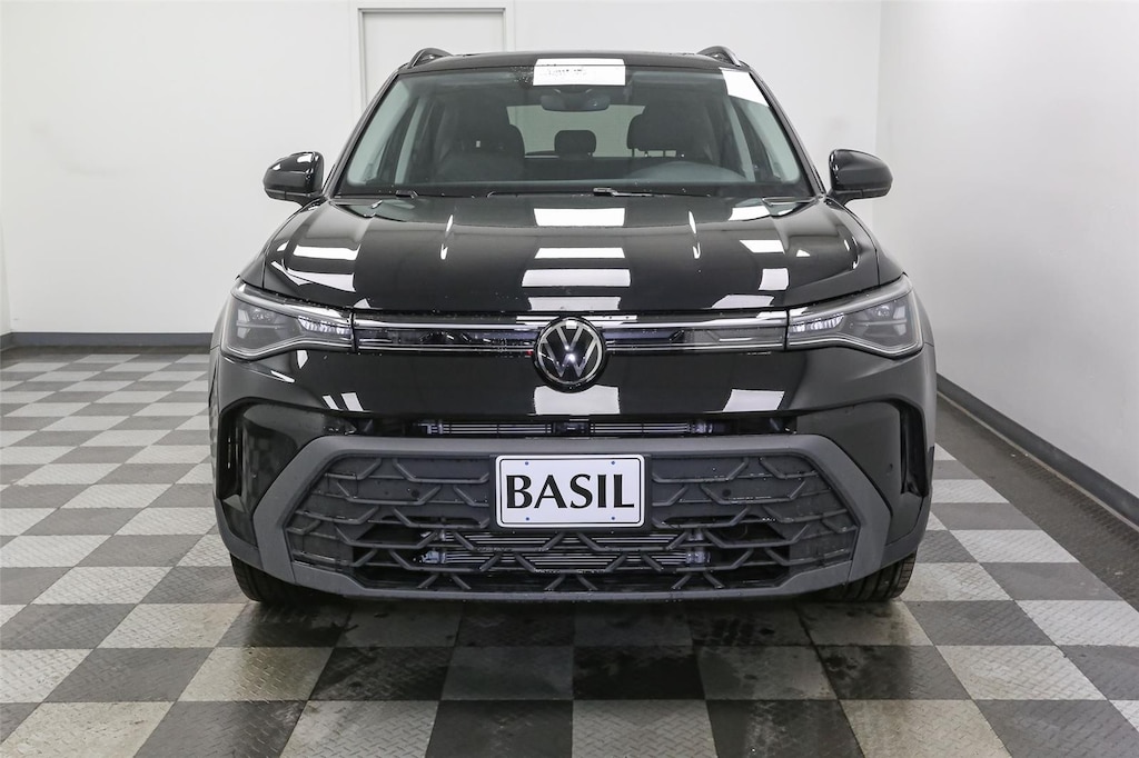 New 2025 Volkswagen Taos SE Black 4MOTION