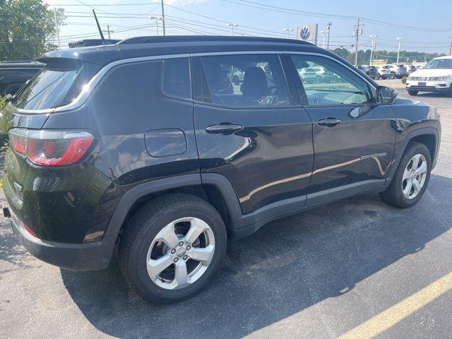 2018 Jeep Compass Latitude photo 2