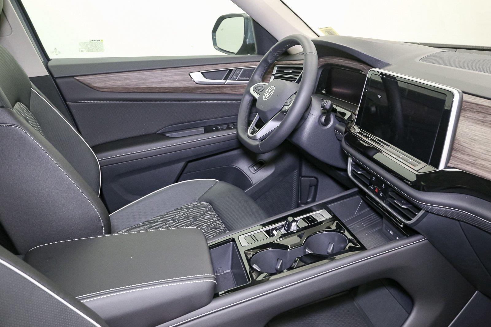 2026 Volkswagen Atlas SEL Premium R-Line - Photo 17