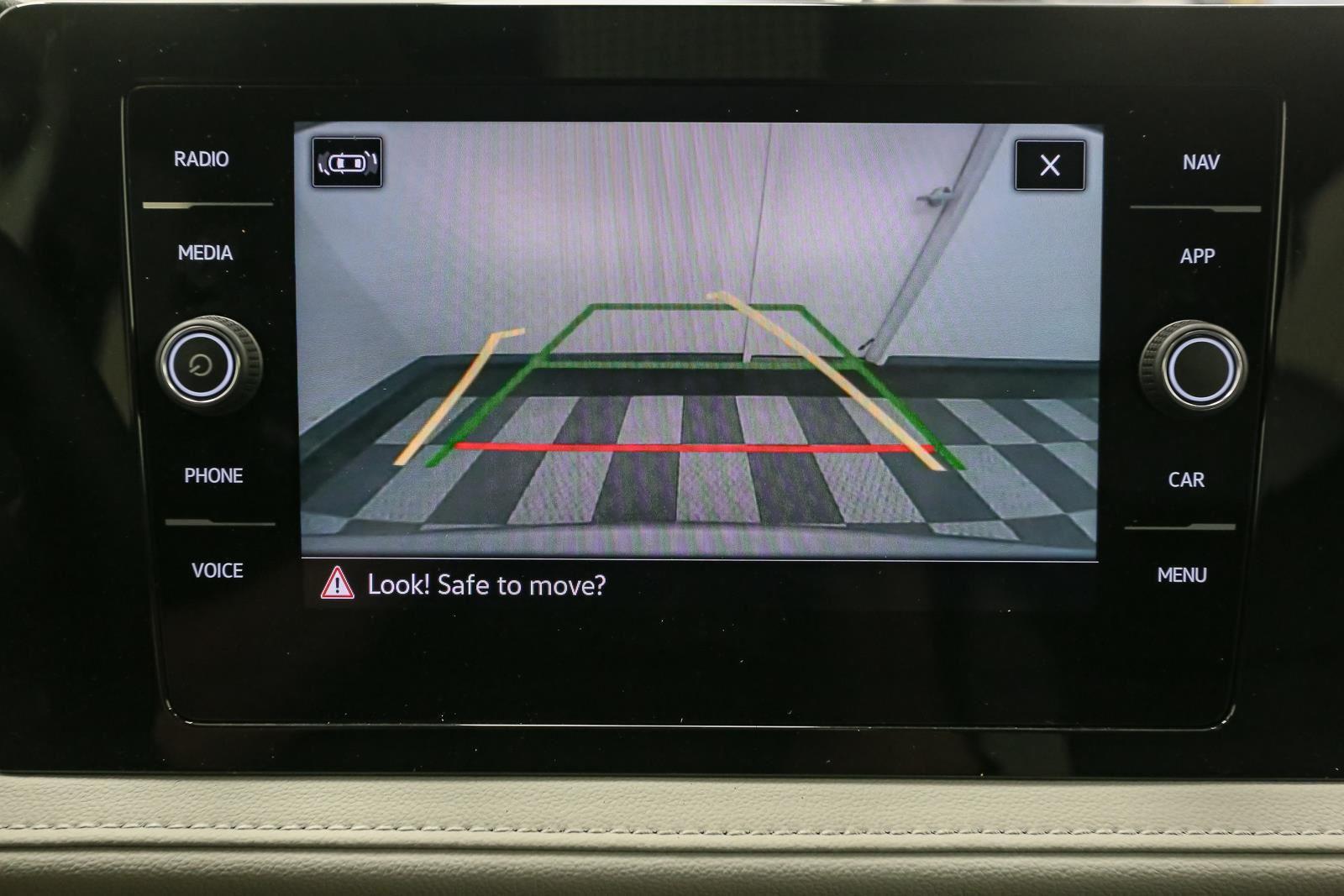 2025 Volkswagen Taos SEL - Photo 31