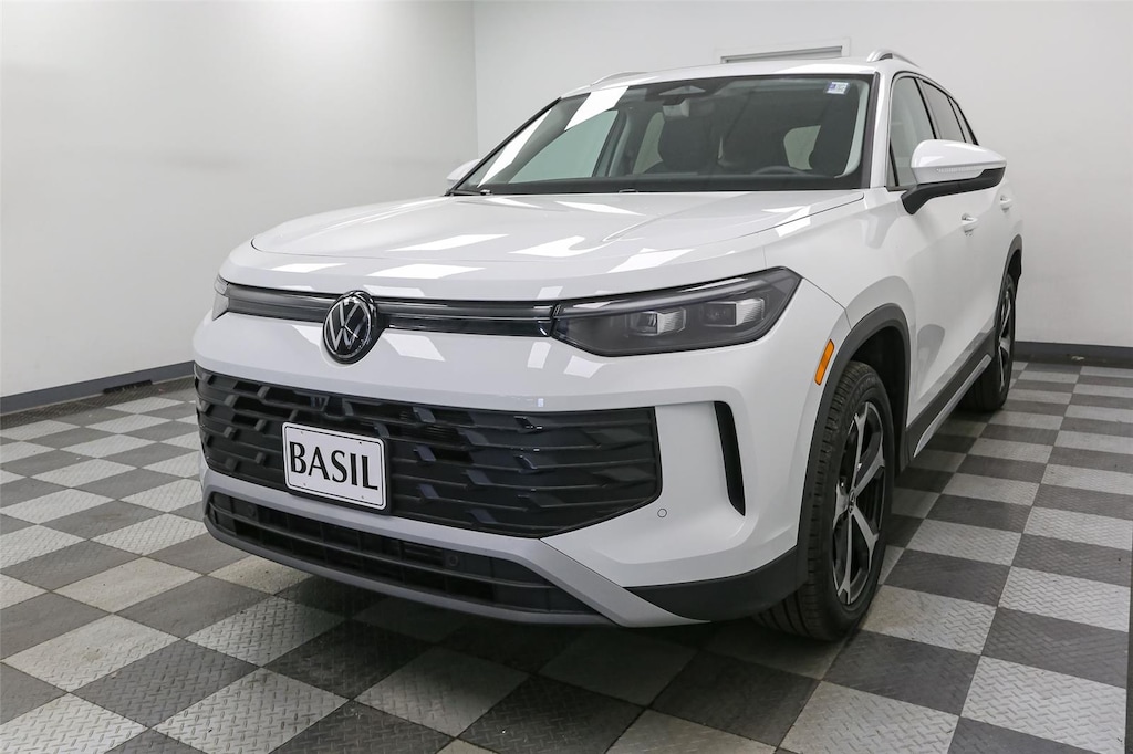 New 2025 Volkswagen Tiguan SE 4MOTION