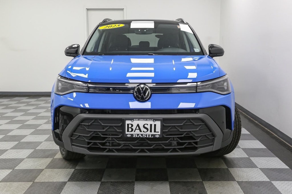 Used 2025 Volkswagen Taos SE Black 4MOTION