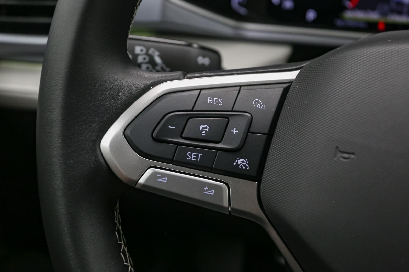 2025 Volkswagen Taos SEL - Photo 37