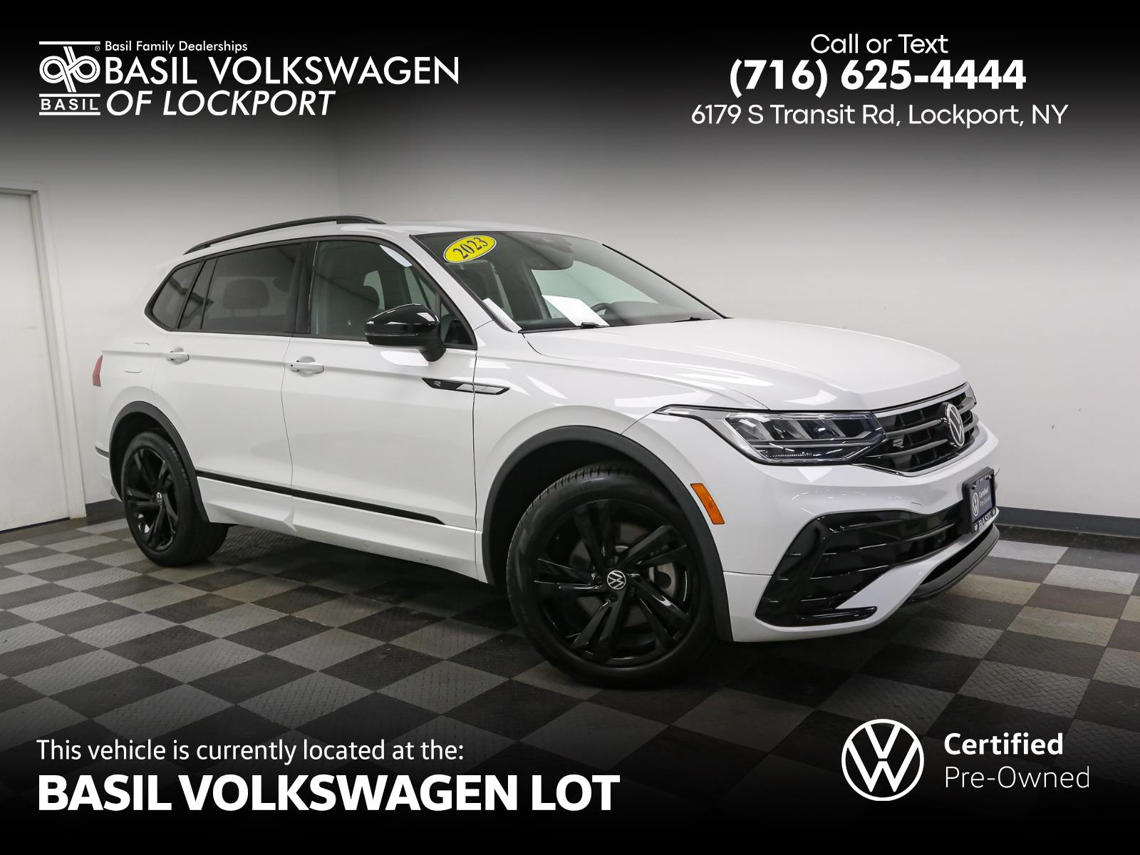 2023 Volkswagen Tiguan SE R-LINE BLACK's photo