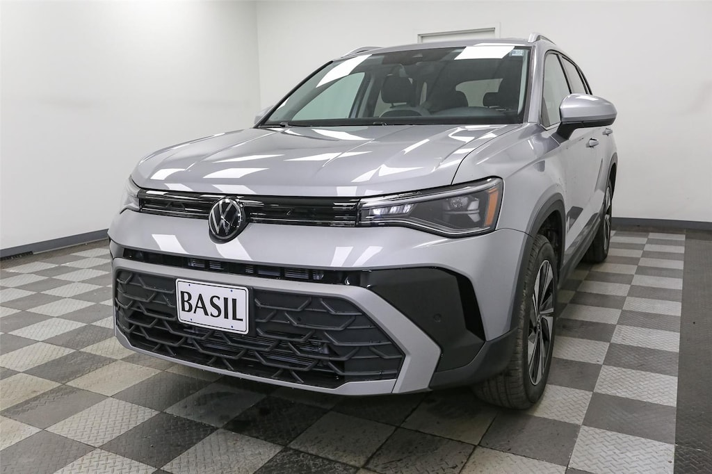 New 2025 Volkswagen Taos SE 4MOTION