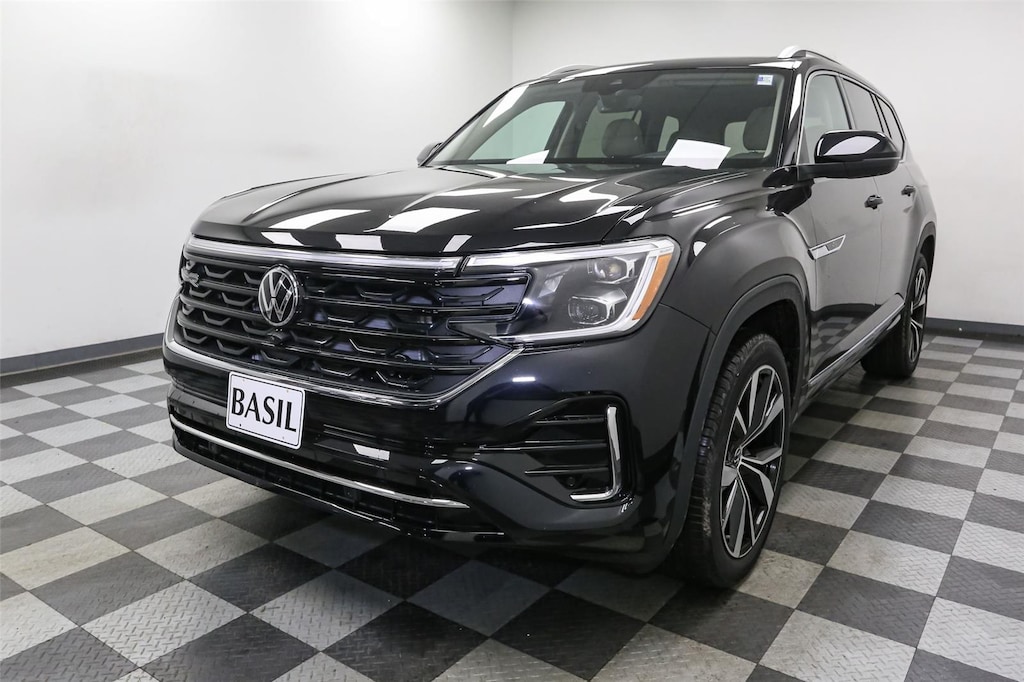 2026 Volkswagen Atlas SEL Premium R-Line photo 2