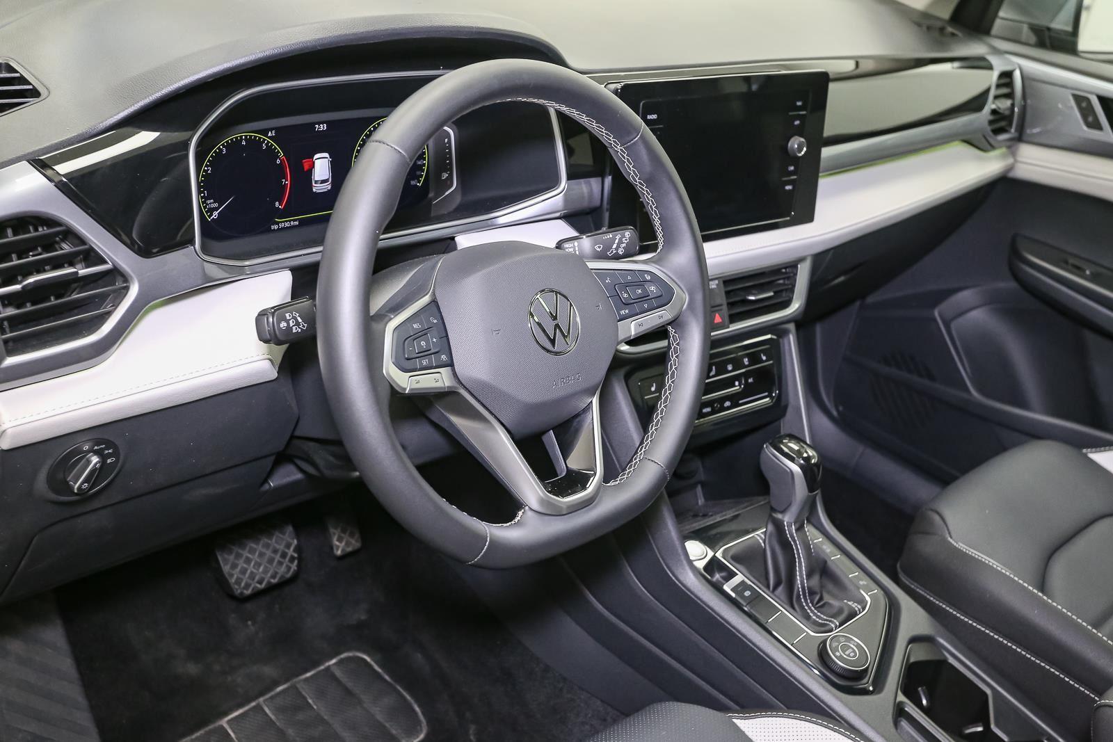 2025 Volkswagen Taos SEL - Photo 23