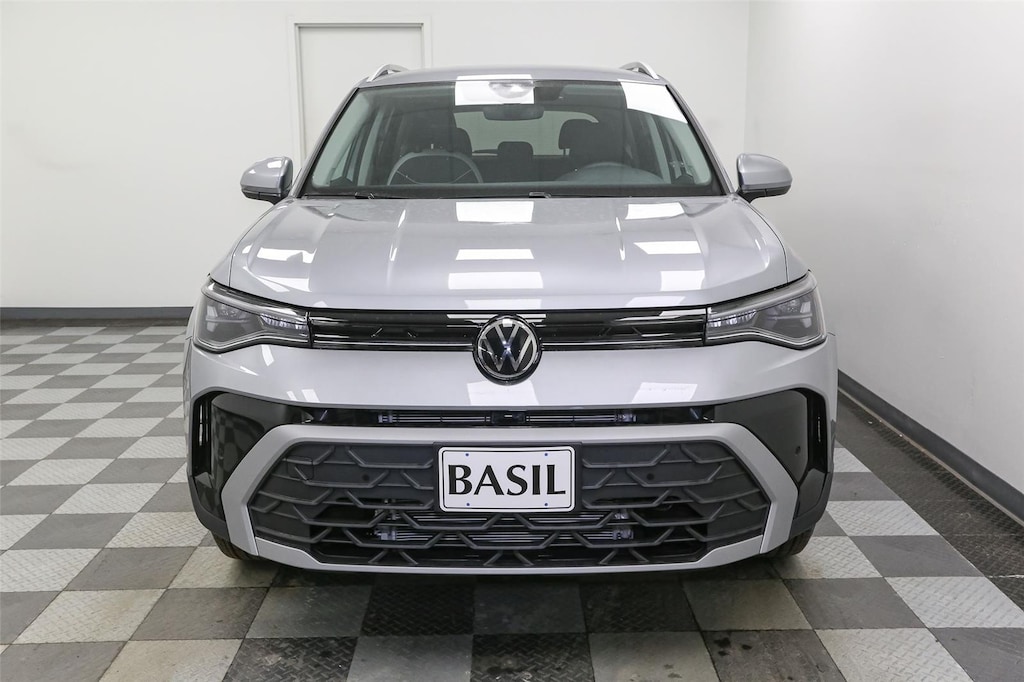 New 2025 Volkswagen Taos SE 4MOTION