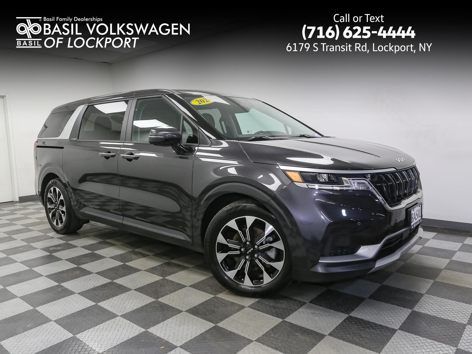 2024 Kia Carnival EX's photo