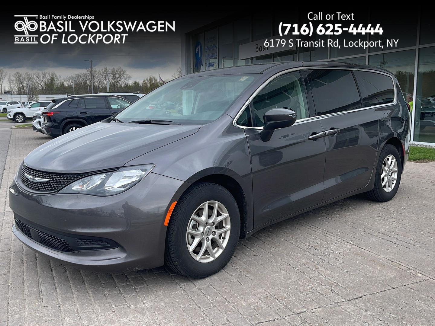 2023 Chrysler Voyager LX's photo