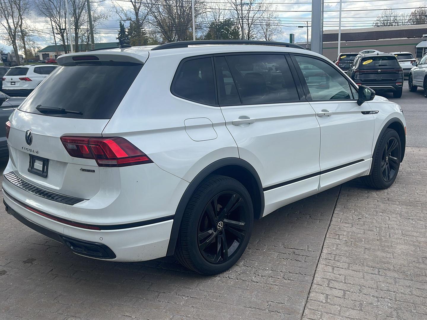 2023 Volkswagen Tiguan SE R-Line Black photo 4