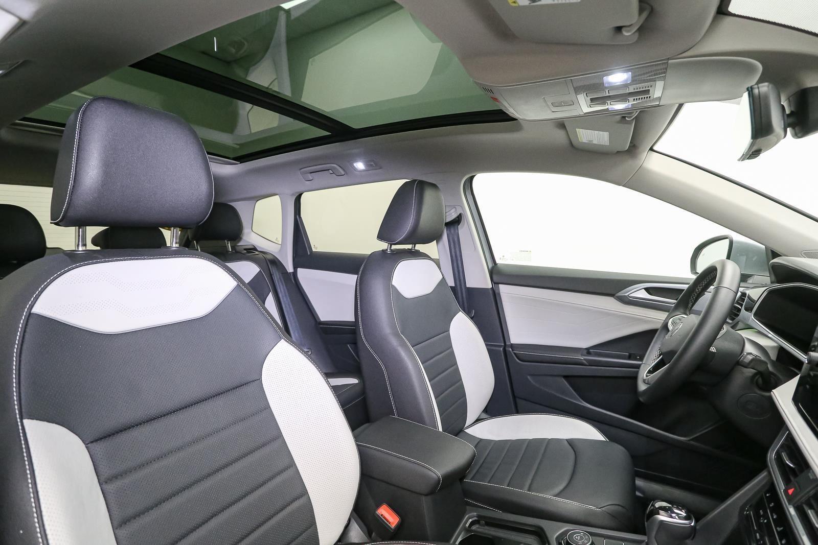 2025 Volkswagen Taos SEL - Photo 18
