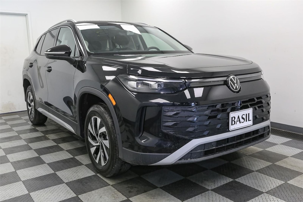 New 2025 Volkswagen Tiguan S 4MOTION