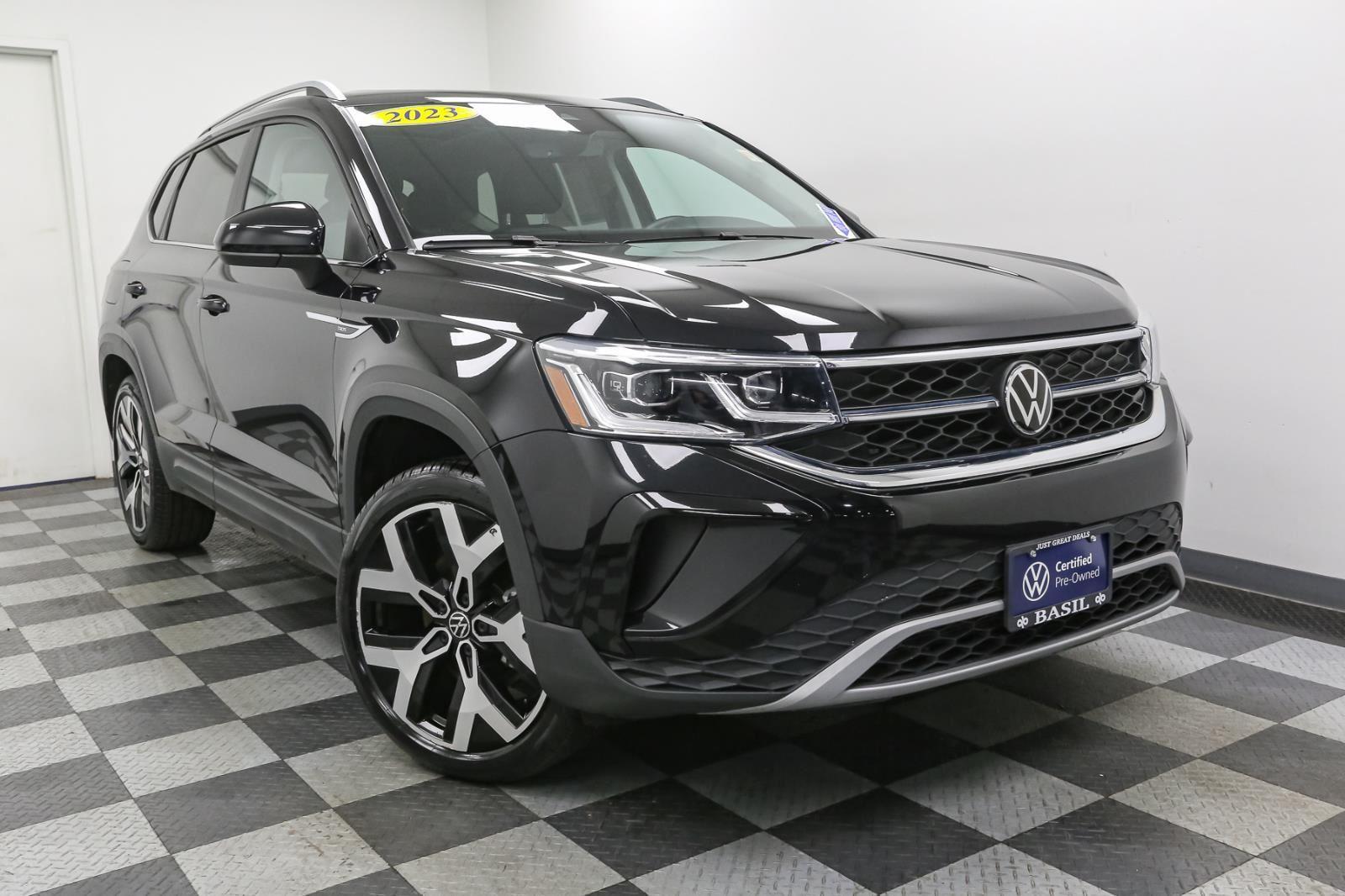 2023 Volkswagen Taos SEL photo 2