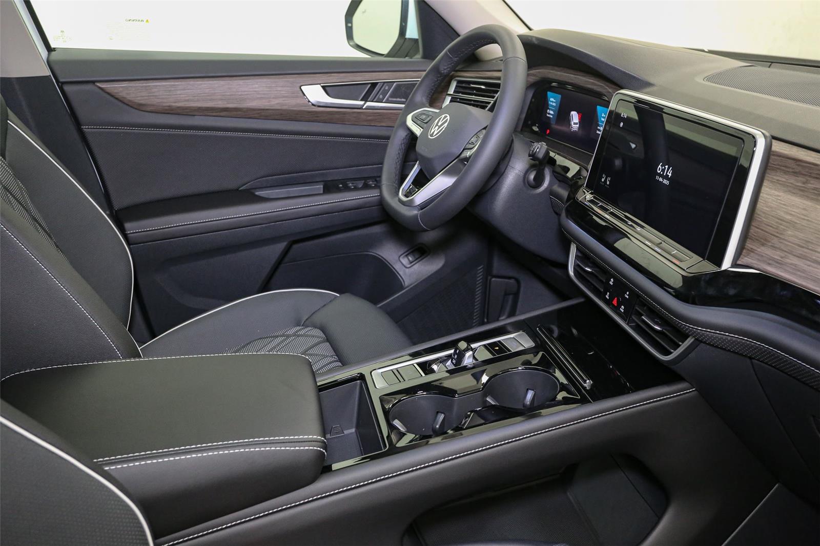2026 Volkswagen Atlas SEL Premium R-Line - Photo 17