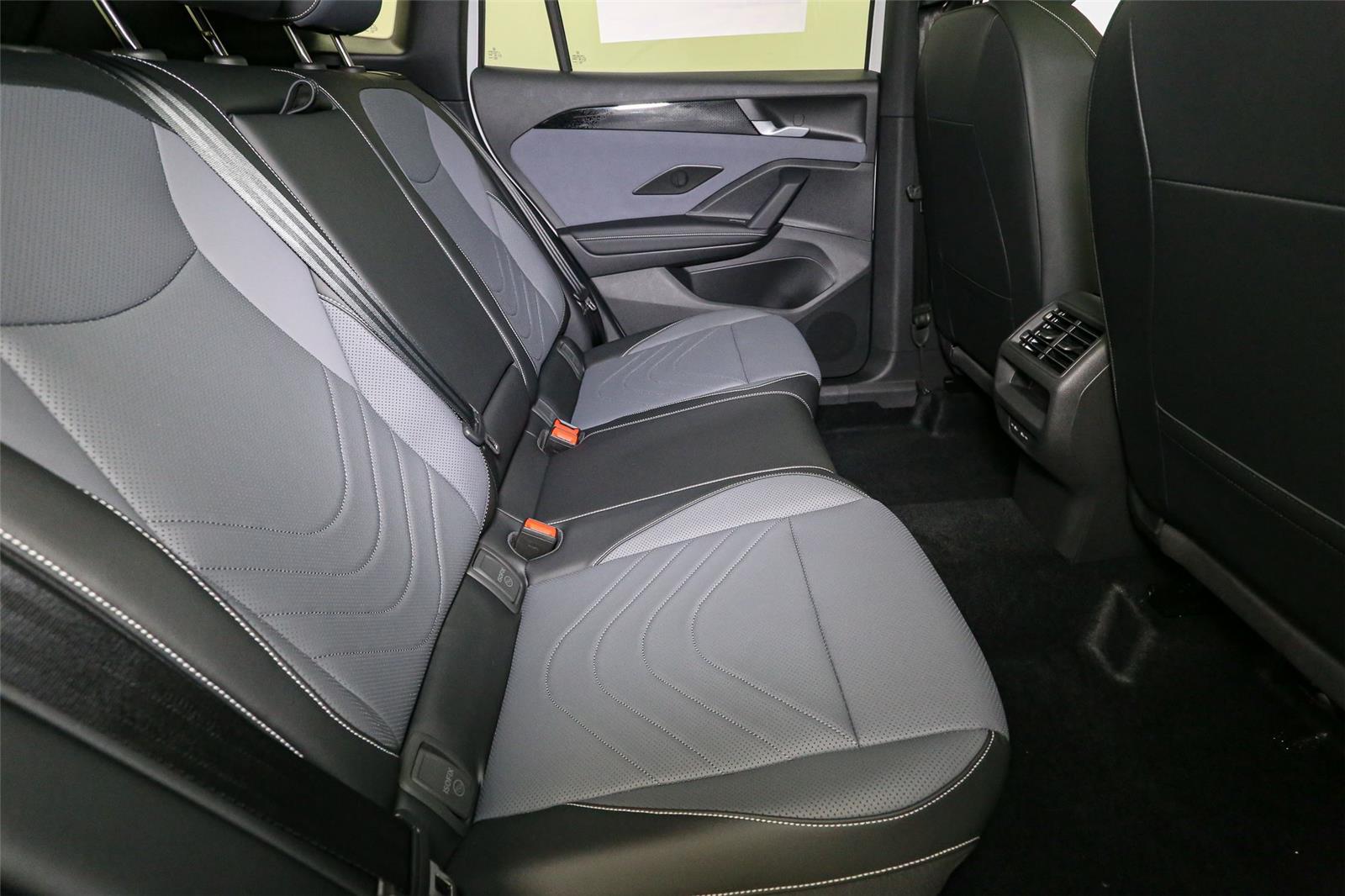 2026 Volkswagen Tiguan SE R-LINE BLACK - Photo 18