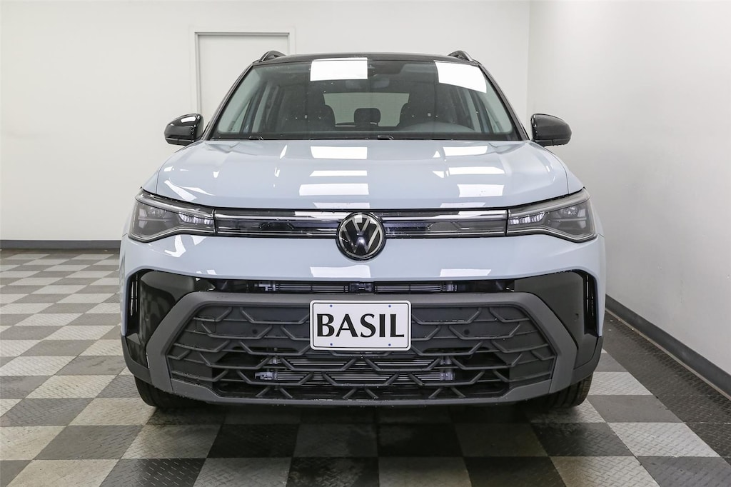 New 2025 Volkswagen Taos SE Black 4MOTION