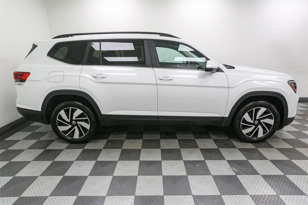 2026 Volkswagen Atlas SE Technology photo 3