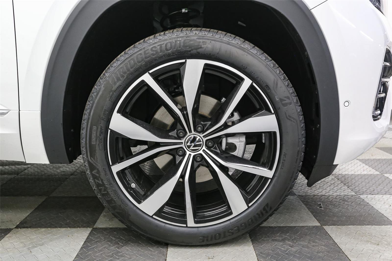 2026 Volkswagen Atlas Cross Sport SEL Premium R-LINE - Photo 13