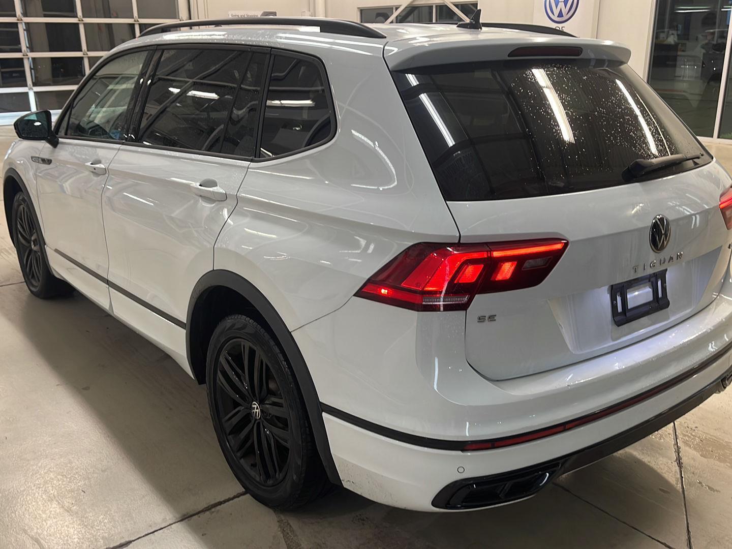 2022 Volkswagen Tiguan SE R-Line Black photo 3