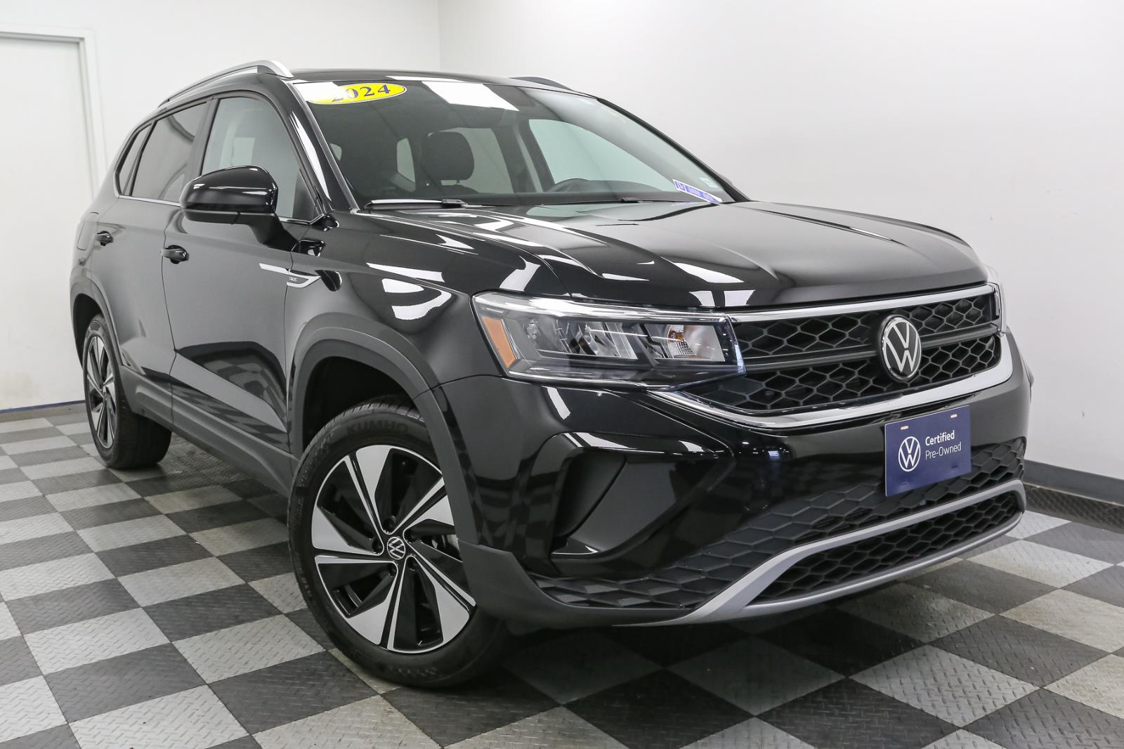 2024 Volkswagen Taos SE photo 2