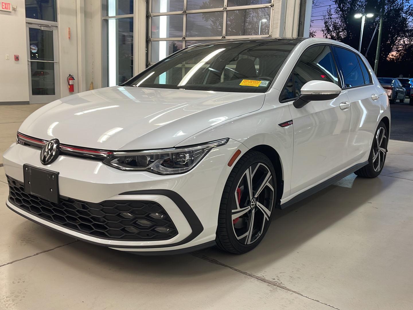 2024 Volkswagen Golf GTI SE photo 2