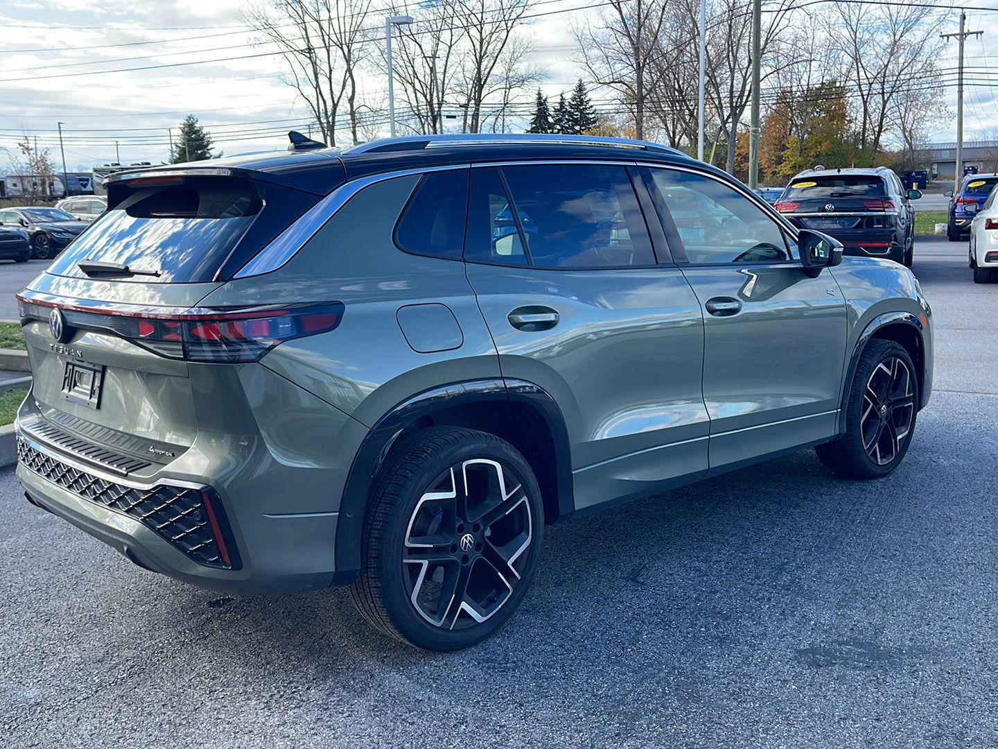 2025 Volkswagen Tiguan SEL R-Line Black photo 4