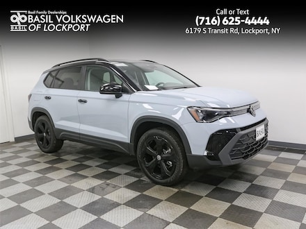 2025 Volkswagen Taos SE Black 4MOTION