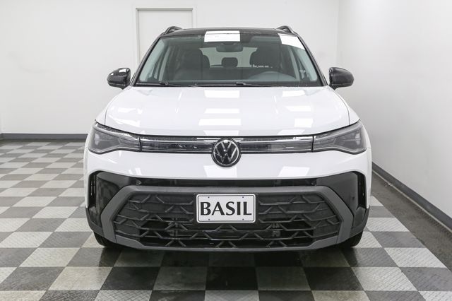 2025 Volkswagen Taos SE photo 3