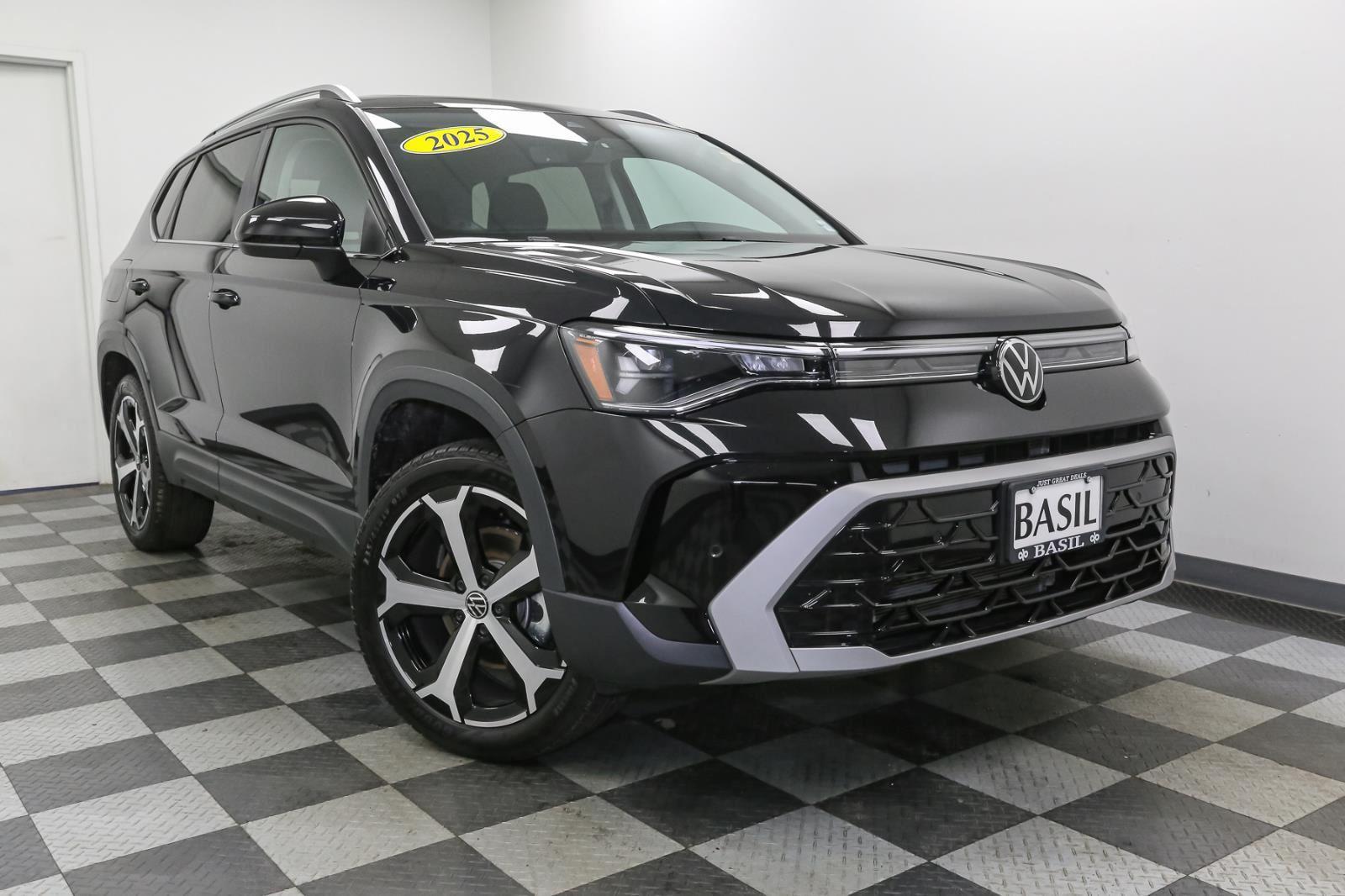 2025 Volkswagen Taos SEL photo 2