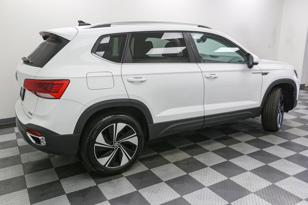 2024 Volkswagen Taos SE photo 4