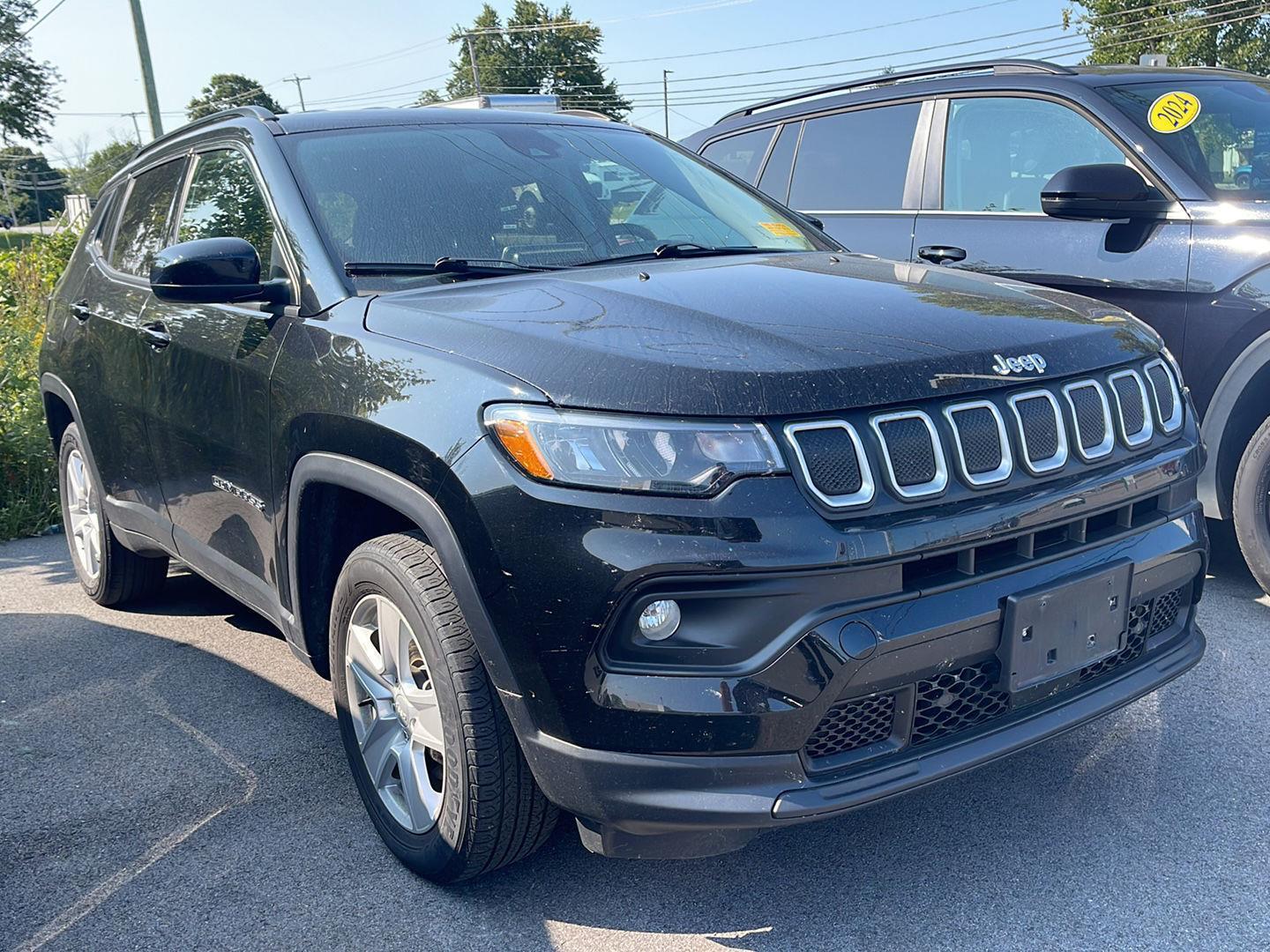 2022 Jeep Compass Latitude photo 3