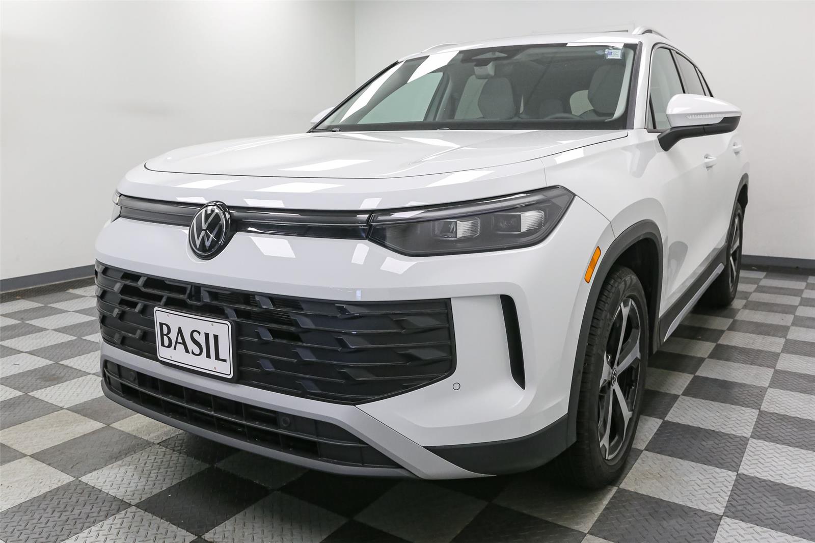 2025 Volkswagen Tiguan SE photo 4