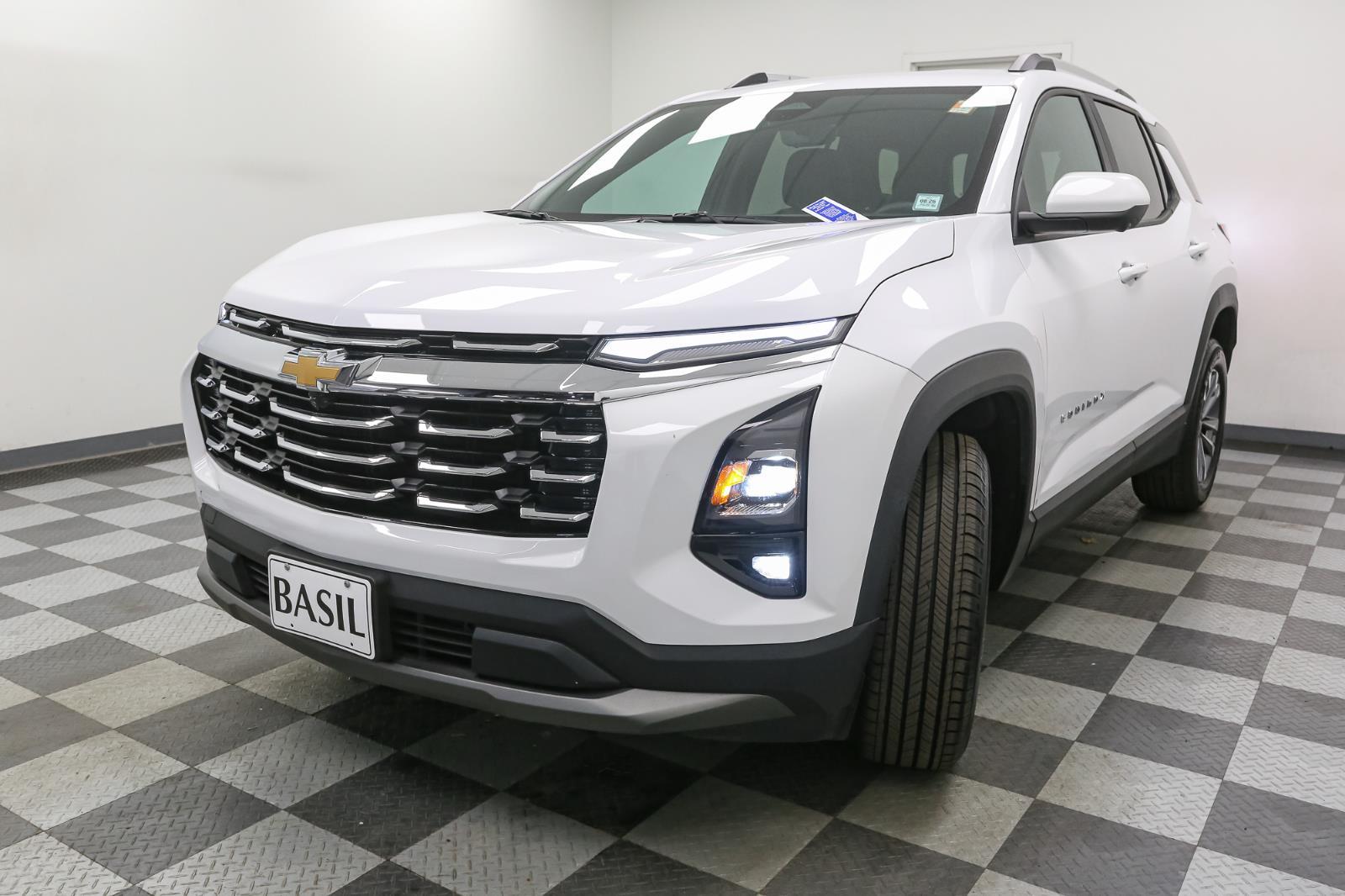 2025 Chevrolet Equinox LT photo 3