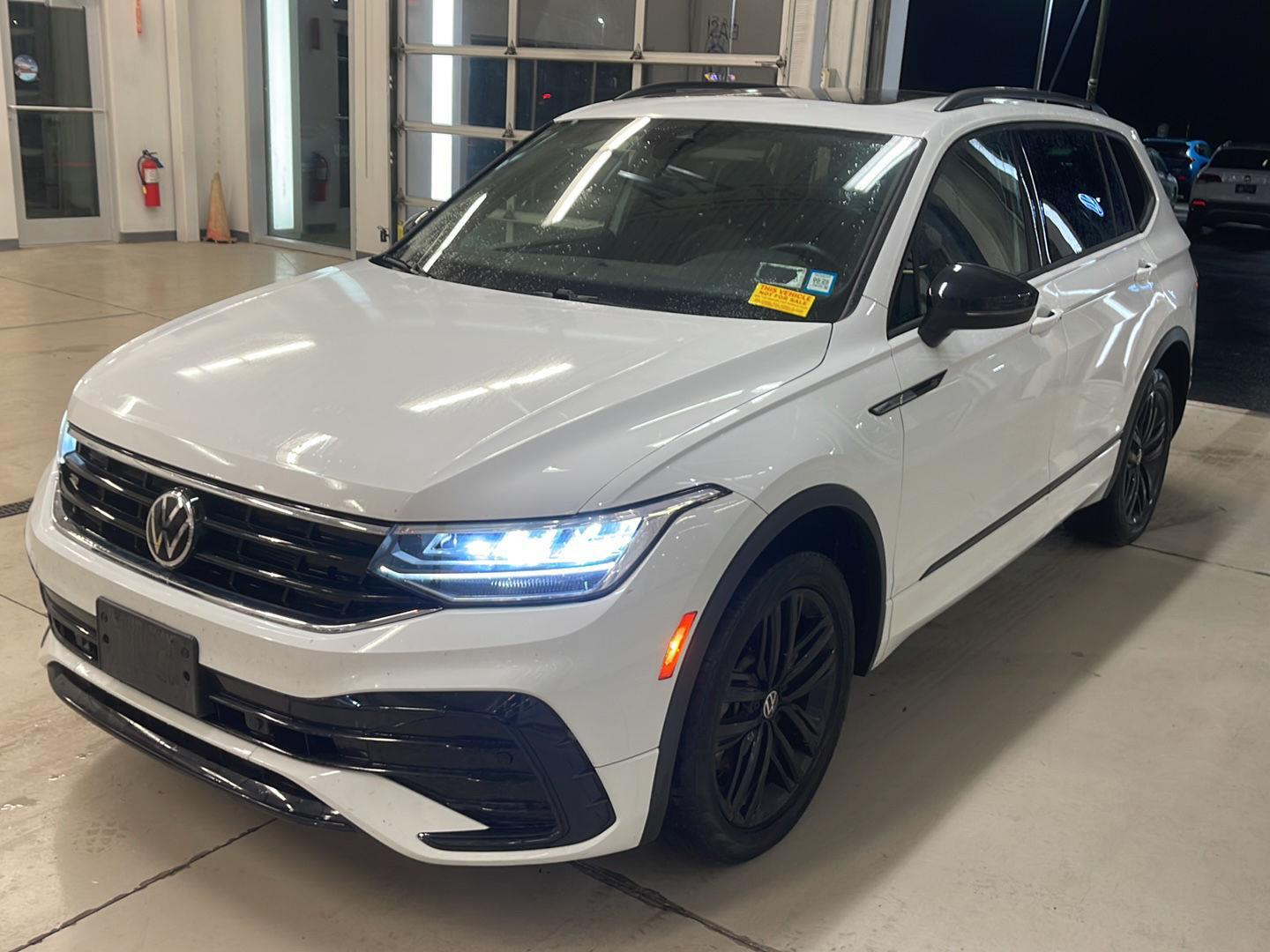 2022 Volkswagen Tiguan SE R-Line Black photo 2