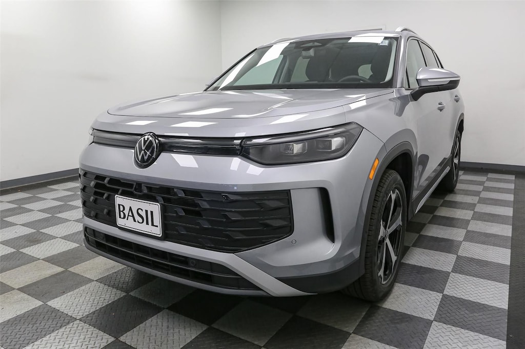 New 2025 Volkswagen Tiguan SE 4MOTION