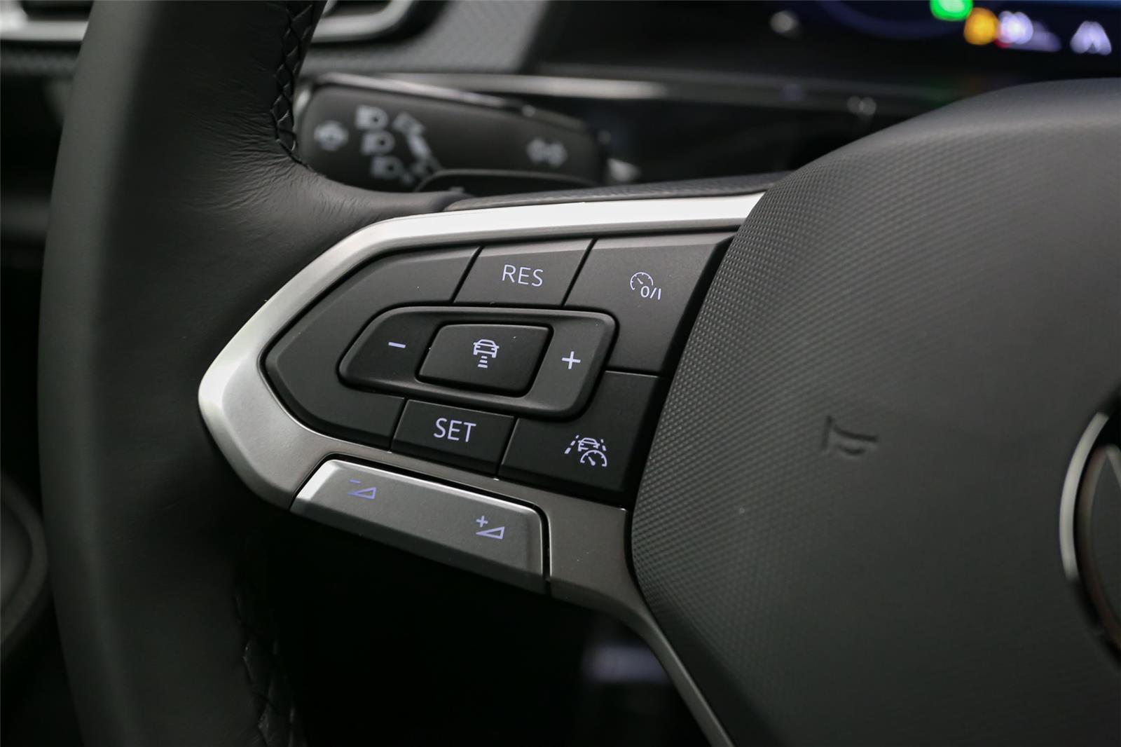 2026 Volkswagen Atlas Cross Sport SEL Premium R-LINE - Photo 23