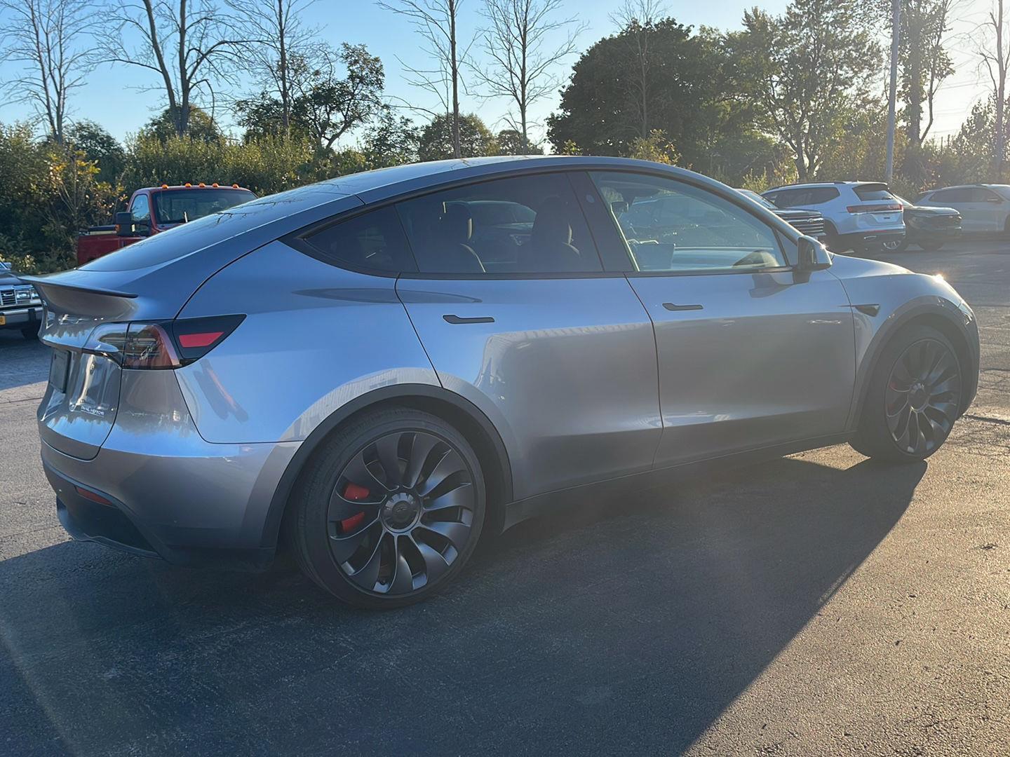 2025 Tesla Model Y Performance photo 2