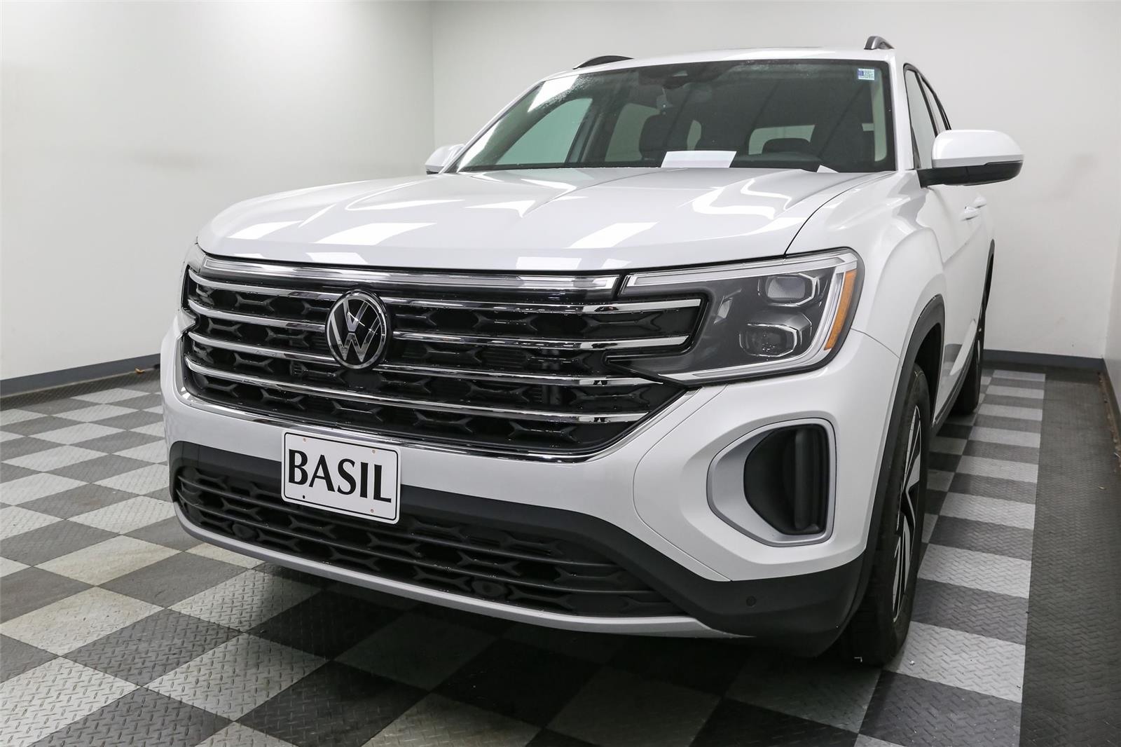 2026 Volkswagen Atlas SE w/Tech - Photo 4