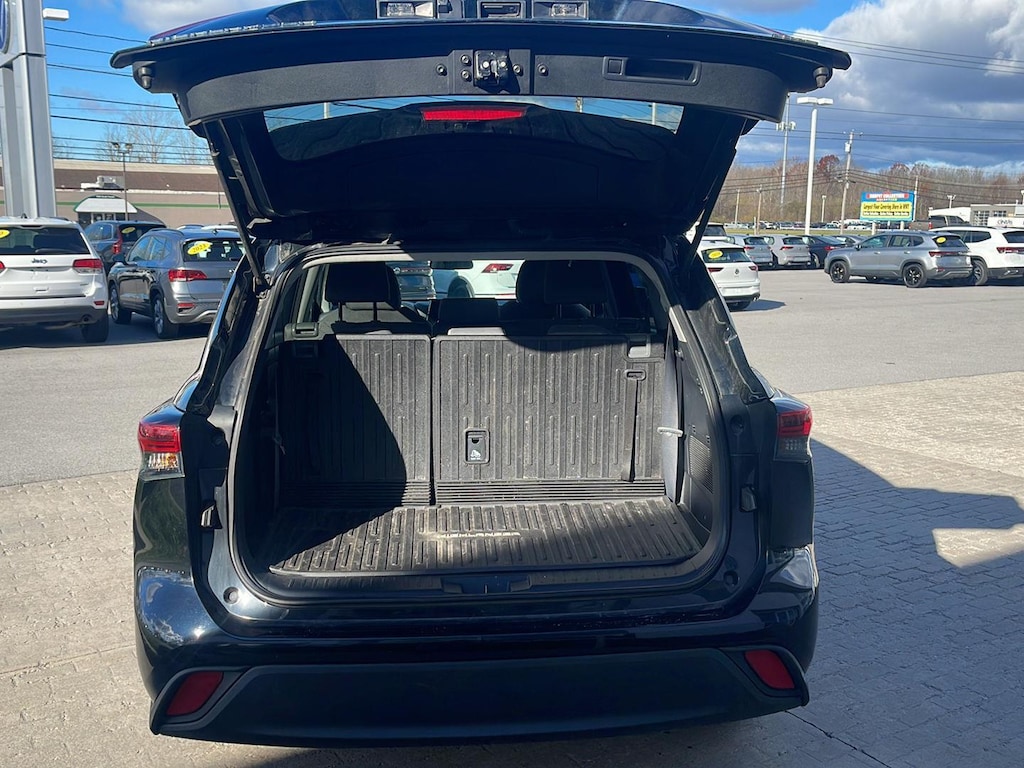 2023 Toyota Highlander L photo 4