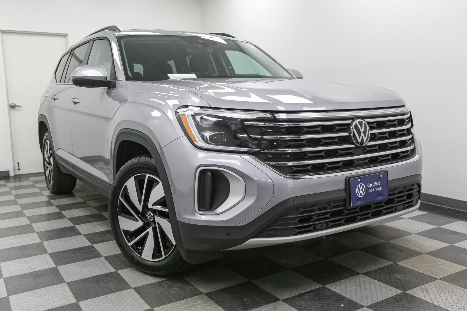 2025 Volkswagen Atlas SE Technology photo 2