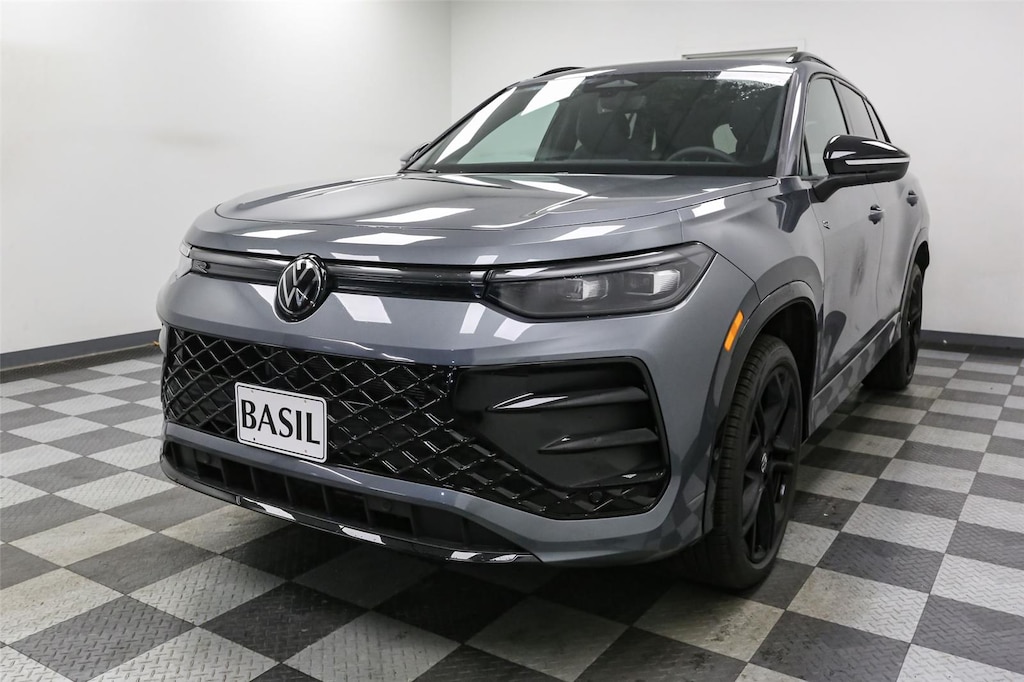 2026 Volkswagen Tiguan SE R-Line Black photo 4