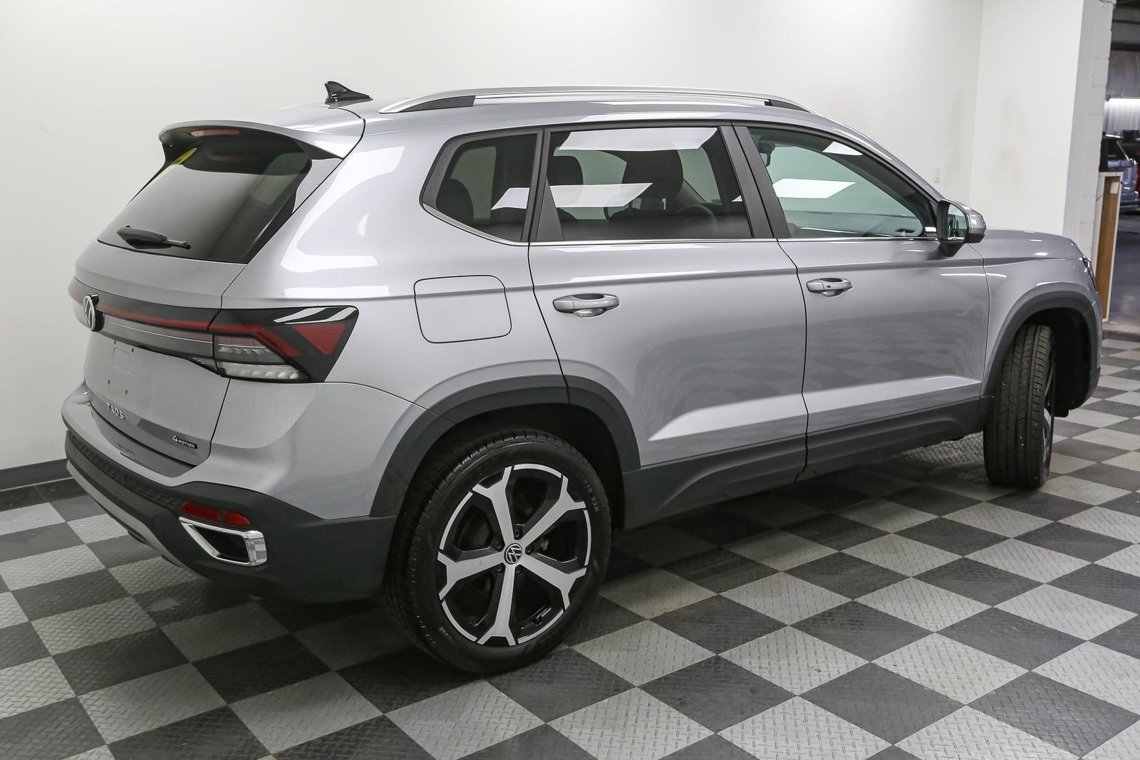 2025 Volkswagen Taos SEL - Photo 9