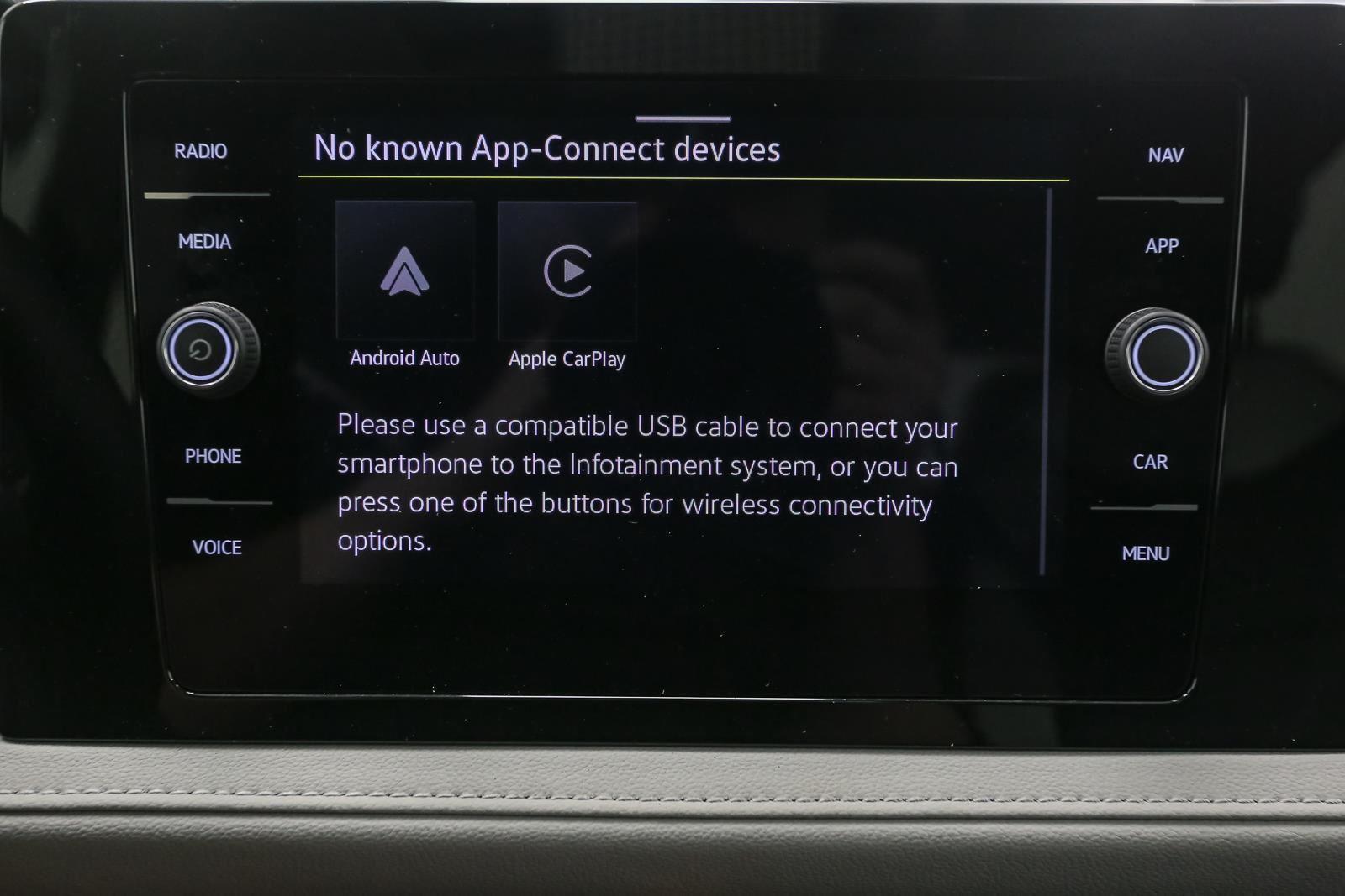 2025 Volkswagen Taos SEL - Photo 28