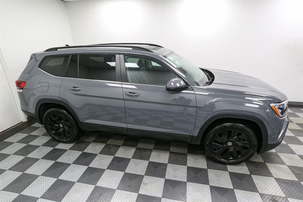 2026 Volkswagen Atlas SE Technology photo 3